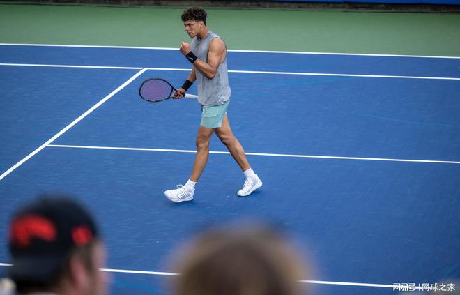 双方选手比 双方选手比